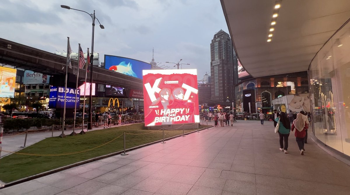 ledscreenads's tweet image. 𝟐𝟎𝟐𝟒/𝟎𝟒/𝟐𝟔 𝐅𝐚𝐧𝐬 𝐒𝐮𝐩𝐩𝐨𝐫𝐭 𝐀𝐝 𝐊𝐞𝐮𝐧𝐠 𝐓𝐨

+6 016 380 0080 ledscreenads.com/top-best-digit…

Keung To is a popular Hong Kong singer and actor. The Giant Cube Lot 10 LED Screen Advertising
Kuala Lumpur features the ad with maximize reach.

#LEDdisplayscreen