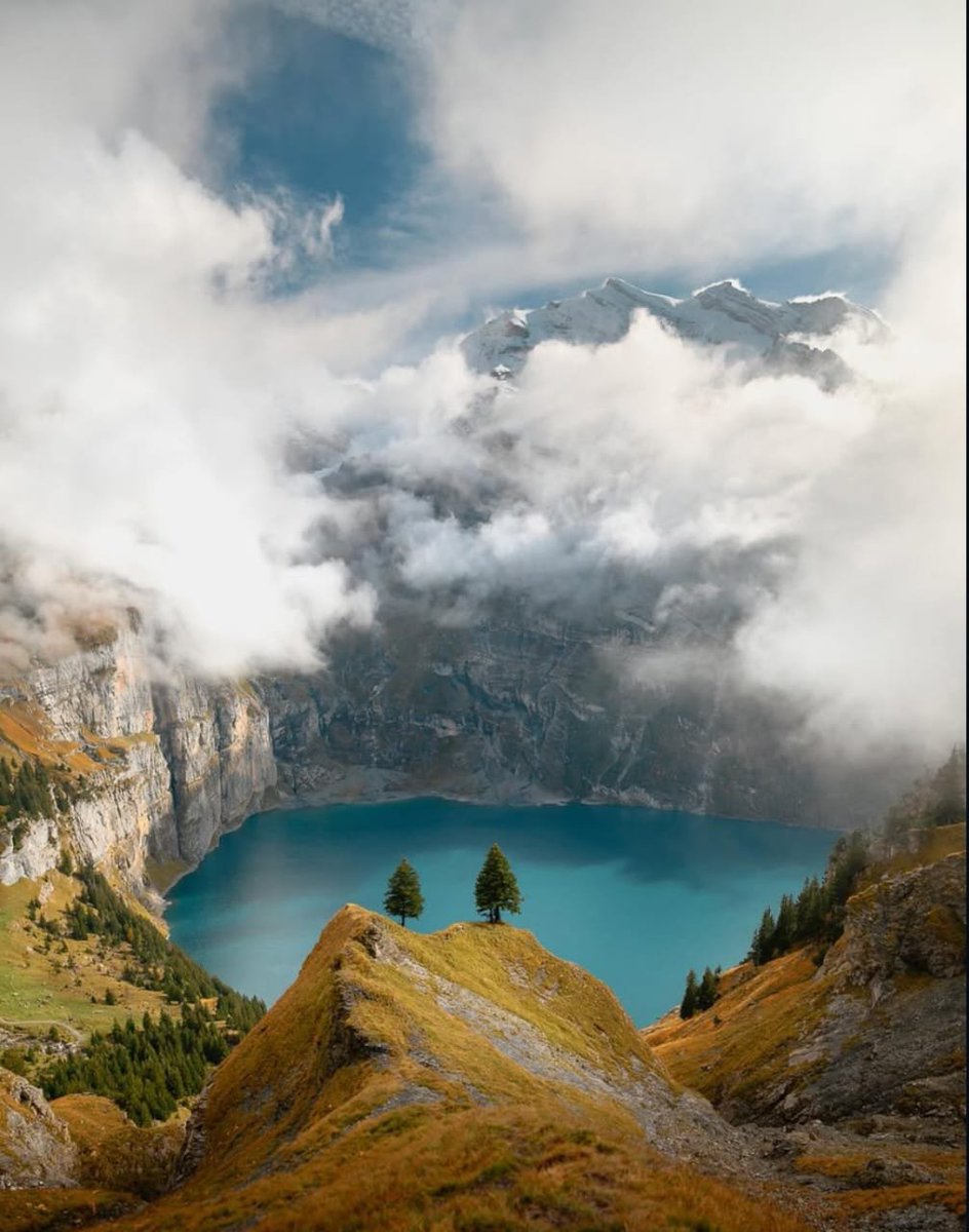 Nature’s balcony overlooking paradise 🍃
Moments like this remind me just how small we are in the grand beauty of the Earth 🌍✨

📍 Location: Oeschinensee, Switzerland
📸 Credit: <a href="/alex_stead/">Alex Stead</a>

#Switzerland #Oeschinensee #MountainMagic #LakesideViews #NaturePerfection