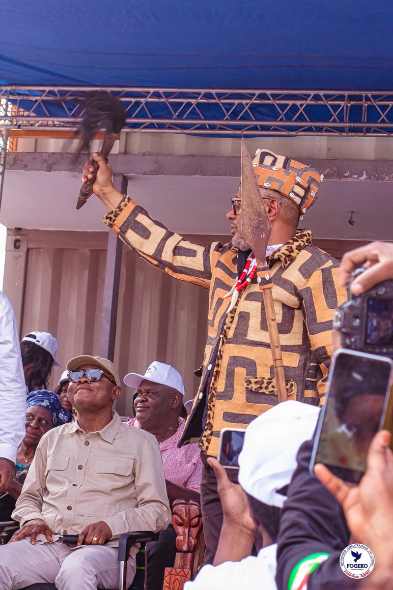 SergeKanyinda13's tweet photo. 👑 Intronisation à Limete !  
Le Sénateur @MulumbaGecoco a été officiellement intronisé comme Roi Mulumba de Limete, marquant ainsi une nouvelle étape symbolique dans son engagement auprès de la Population kinoise. https://t.co/JVL1OdLRpB