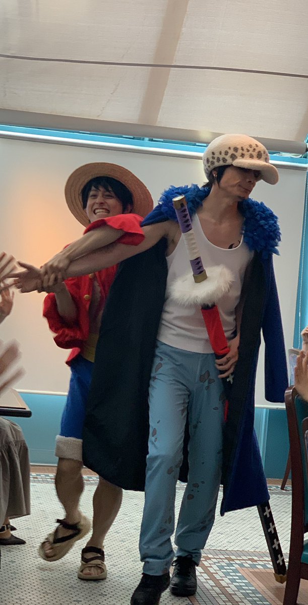 cz_ichigo's tweet photo. サンレス
14時50分 ルフィが無理やりローの手引っ張ってハイタッチしてるの可愛すぎてwwwwwされるがままwwwww https://t.co/BSH42FqEj4