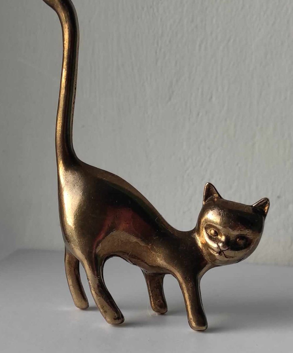 VintageSoviet's tweet photo. #Brass #Cat #vintage #BrassFigure Cat #Solidbrass cat #RingHolder
https://t.co/seSsvygzKL https://t.co/dxkhMuLnUz