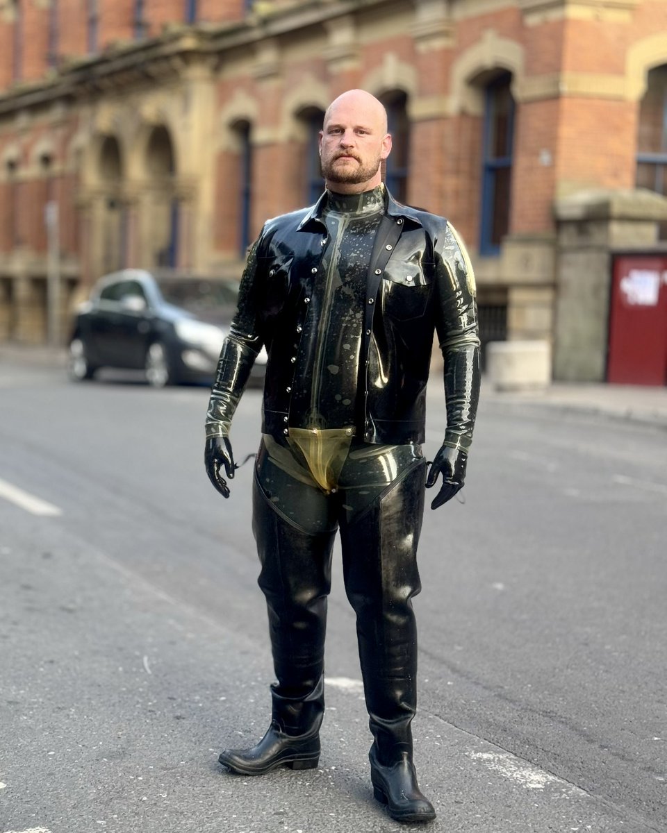 It’s my Birthday today! 

Subscribe to my only fans as a present: onlyfans.com/jrubbercub

Will also accept money and full rubber videos 😂