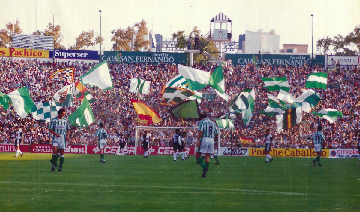 Espectacular ambiente en el gol sur del Benito Villamarin.