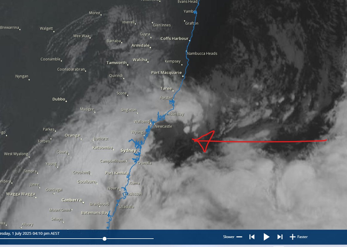🌀🌀CHECK IT OUT!🌀🌀

An eye developing off the coast, a sign that the vigorous low is really starting to strengthen. 

Central pressure dropping to 991hPa!!!!💥

<a href="/10NewsSyd/">10 News Sydney</a> <a href="/10NewsAU/">10 News</a>