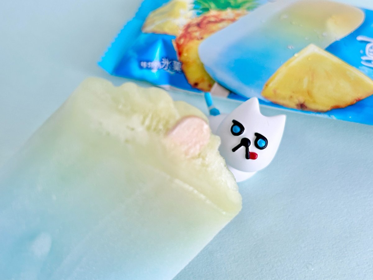 doorfumi2018's tweet image. 【食べたぜ】ファミマ限定の「夏色アイス」をハントしたぜ!
オレンジとブルーのグラデーションがエモいぜ。パイン味とソーダ味で、さっぱり爽やかな味わいも今の季節にぴったり。うまうま。
#オヤツハント