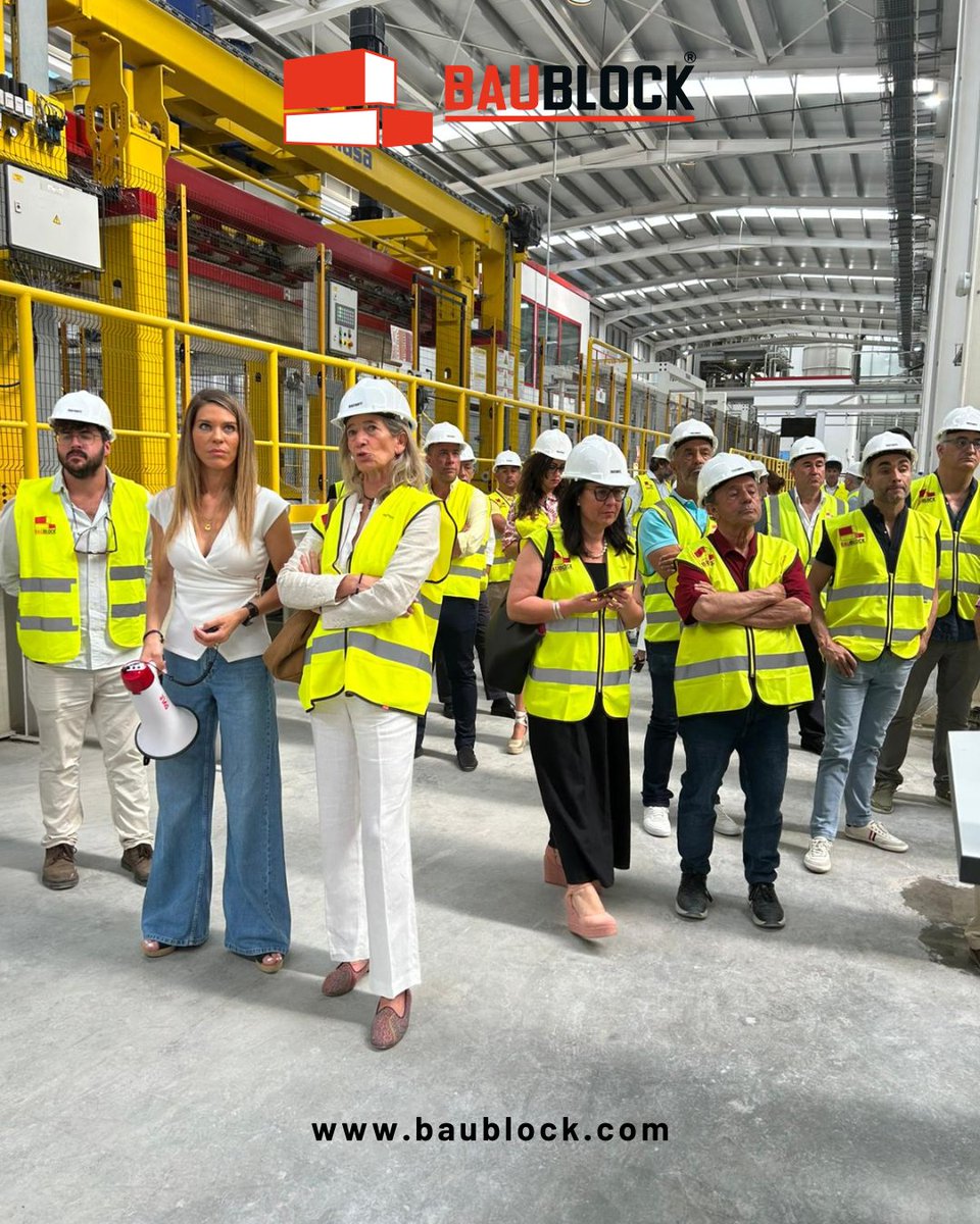 El Encuentro Empresarial en Baublock reunió a líderes de la construcción para conocer la planta pionera de hormigón celular sostenible en El Puerto 🌱🏗. Innovación que impulsa la Agenda 2030 y el futuro del sector. #EncuentroEmpresarial #ConstrucciónSostenible #Baublock