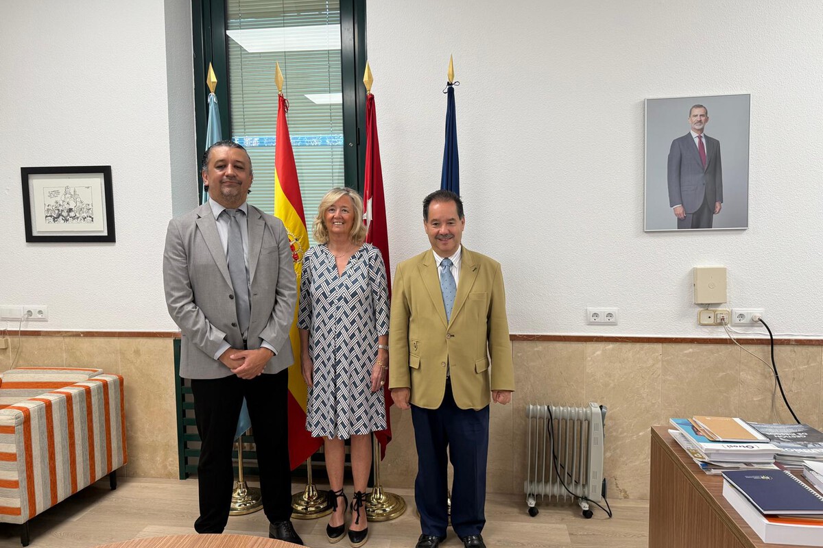 La Facultad de Ciencias Jurídicas y Políticas de la URJC explora cooperación académica internacional con la Fundación Universitaria del Área Andina

Más info👉: urjc.es/fcjp/actualida…