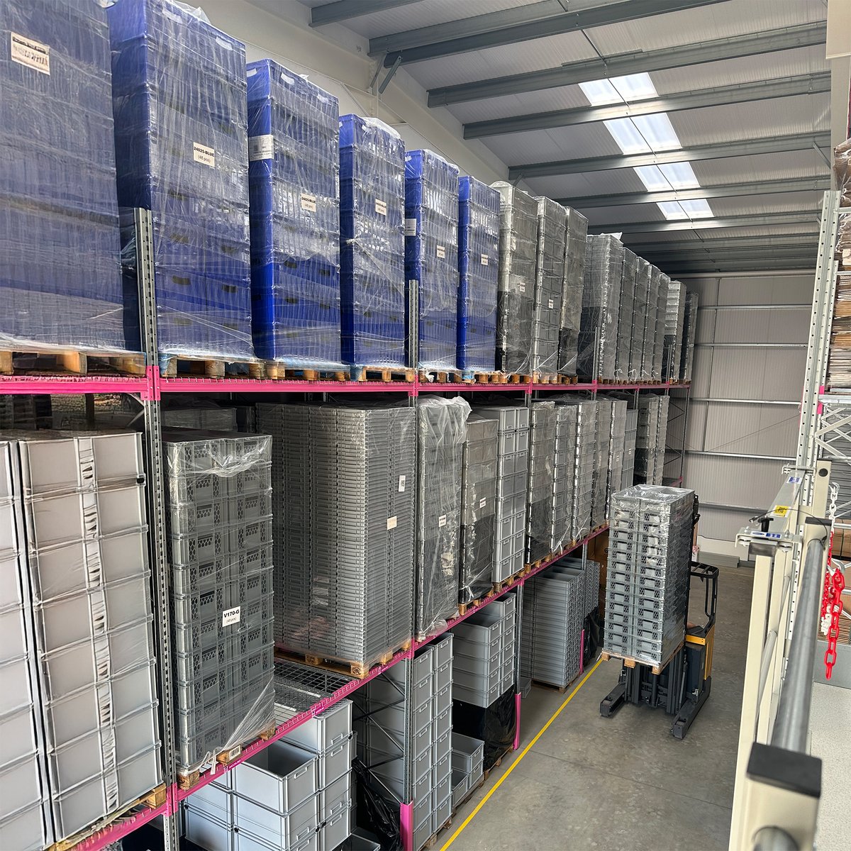 caterbox_uk's tweet photo. 🐝 Peak season in full swing at our new Caterbox HQ!
Our warehouse is fully stocked, buzzing with orders, and every delivery out before it was needed. 💨💪

Huge thanks to all our amazing customers—what a busy year it’s been already! 🙌
#WeddingSeason #Caterbox #BusyBees https://t.co/P4famZSxsV