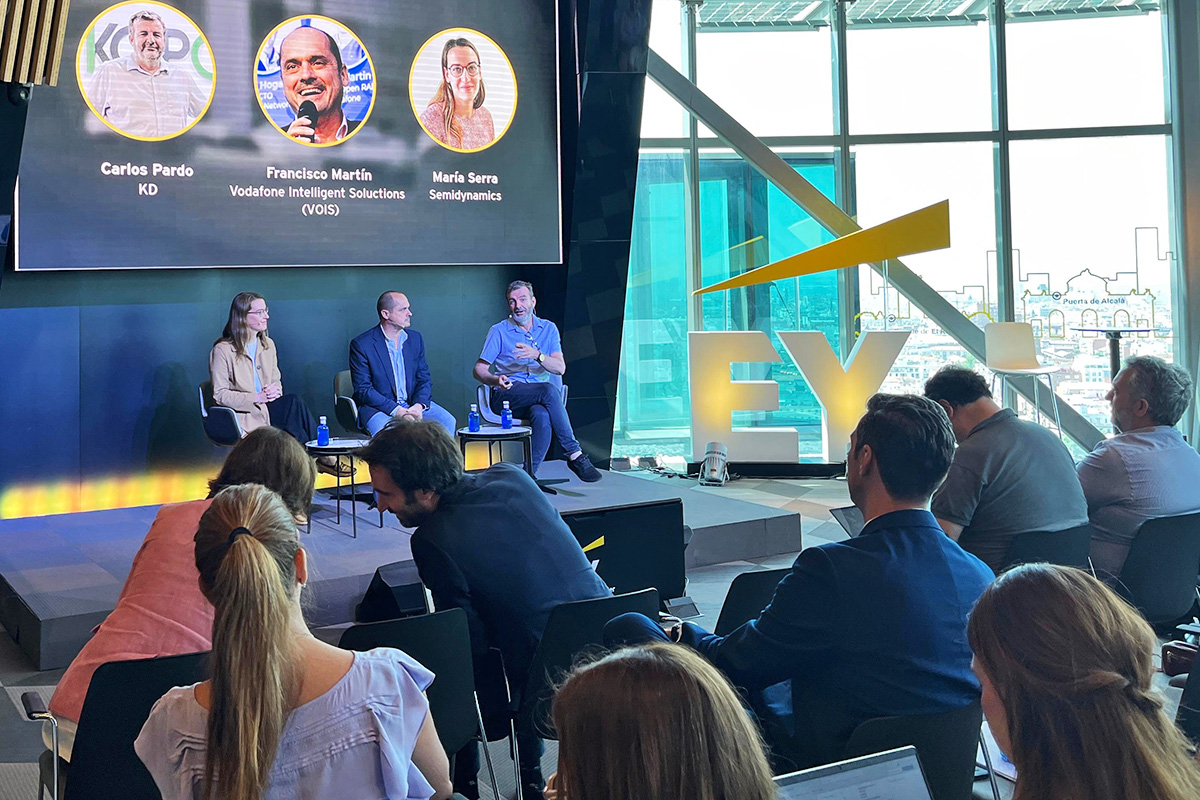KD_Corporate's tweet photo. At recent event on new #IPCEI call for #semiconductor industry, our CEO Carlos Pardo had the honor to give insights about lessons learned in previous #IPCEI (Important Projects of Common European Interest) calls.
👏 Thank you so much to @EYnews @_AESEMI for organizing! https://t.co/LPxy98Df5D