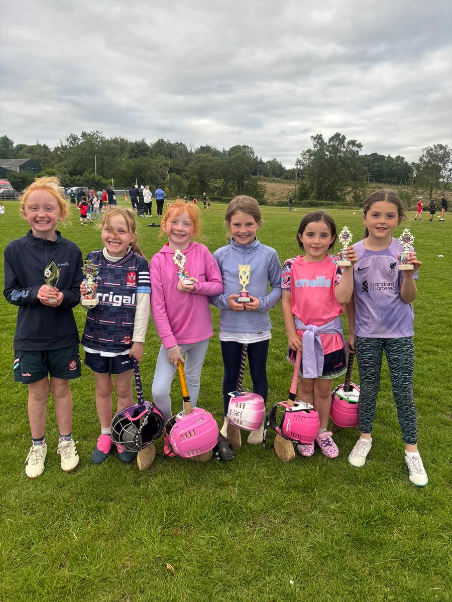Imreoirí na Seachtaine F8 don tseachtain seo - 
Eimear, Clara, Cassie, Mollie, Blinne &amp; Fianna maith sibh a chailíní, coinnígí ag cleachtadh!
U8 players of the week - Eimear, Clara, Cassie, Mollie, Blinne &amp; Fianna, well done girls, keep practicing!