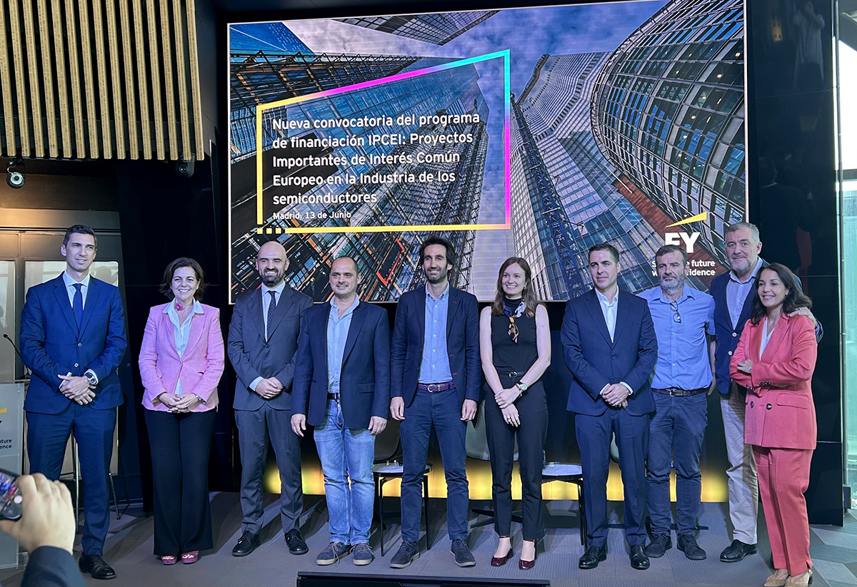 KD_Corporate's tweet photo. At recent event on new #IPCEI call for #semiconductor industry, our CEO Carlos Pardo had the honor to give insights about lessons learned in previous #IPCEI (Important Projects of Common European Interest) calls.
👏 Thank you so much to @EYnews @_AESEMI for organizing! https://t.co/LPxy98Df5D