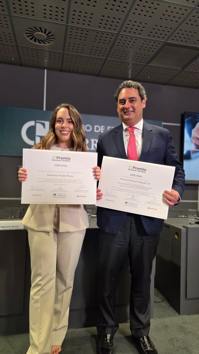 Facultad Derecho UCM (@ucm_derecho) on Twitter photo 🏆 El día 30 de junio se ha investido a la alumna de esta Facultad, Irene Peralta Álvarez -estudiante egresada del Doble Grado en Derecho y Ciencias Políticas- con el Galardón de mejor Joven Jurista del año 2025, que se concede por el <a href="/CEG_Garrigues/">Centro de Estudios Garrigues</a> en su XXV Edición 🏆 El día 30 de junio se ha investido a la alumna de esta Facultad, Irene Peralta Álvarez -estudiante egresada del Doble Grado en Derecho y Ciencias Políticas- con el Galardón de mejor Joven Jurista del año 2025, que se concede por el <a href="/CEG_Garrigues/">Centro de Estudios Garrigues</a> en su XXV Edición