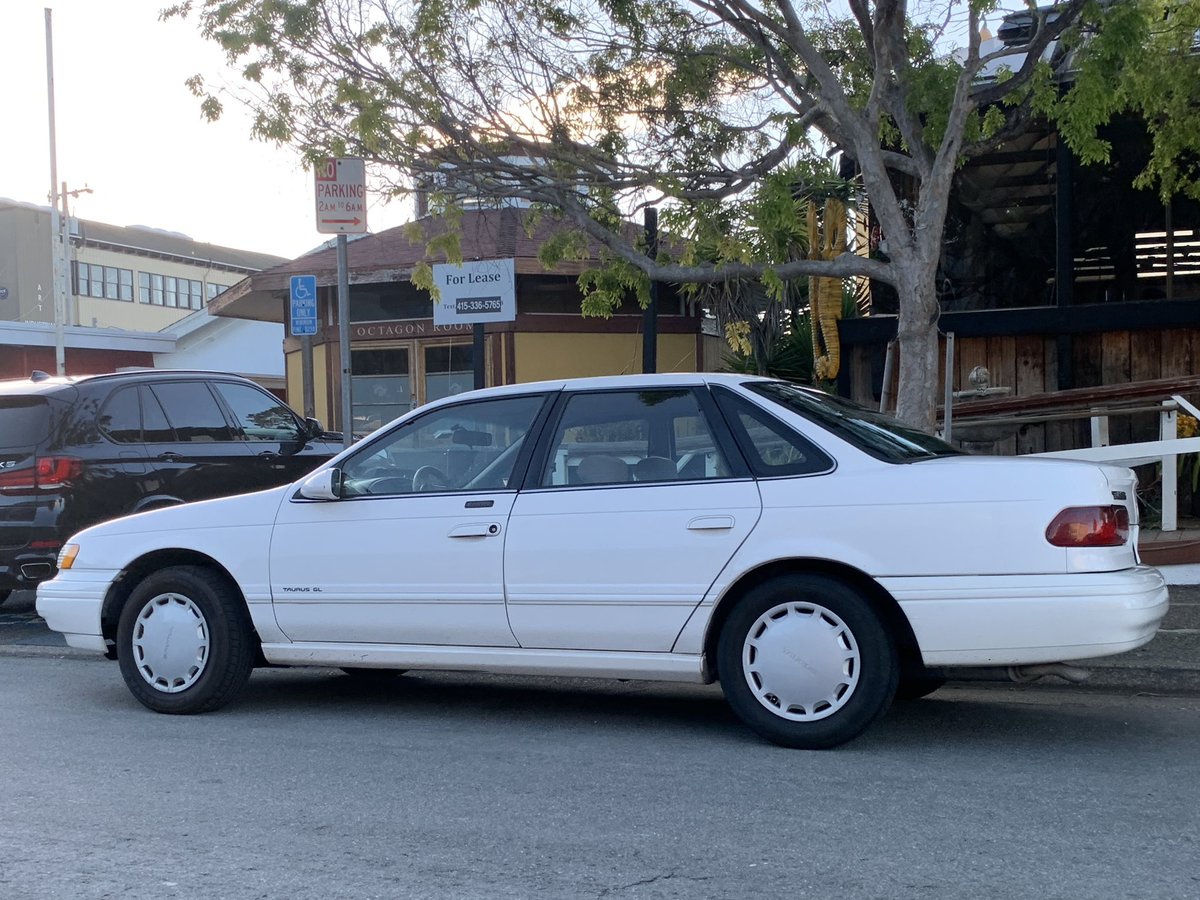 SFcarspots's tweet image. #TaurusTuesday - Spotted this 1995 Ford Taurus GL Sedan! #Ford #FordTaurus #FordTaurusGLsedan #Taurus #TaurusGLsedan #AmericanAutomobile #AmericanSedan #FordMotors #FordMotorCompany #carspotting #carhunting #SFcarspots
Spotted: 03/22/2025 Sausalito, CA