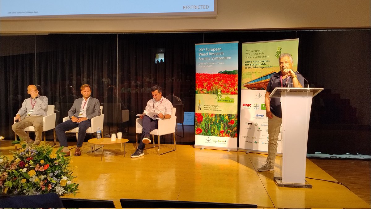 #ewrs2025 
Industry session has started. We will hear about Indaziflam, ISOFLEX and the use of Artificial Intelligence in Weed Science