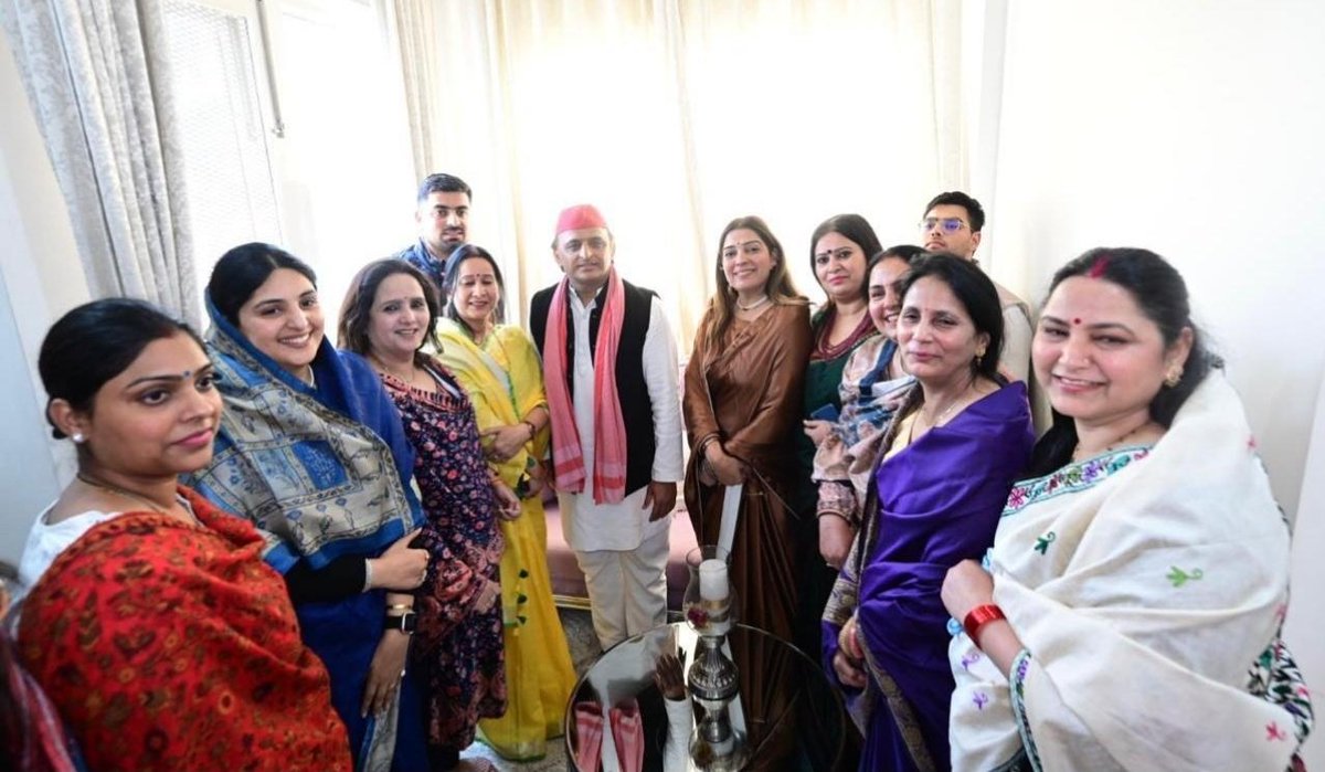 Naina Singh Gurjar (@nainasinghsp) on Twitter photo गरीब, पीड़ित, शोषित, वंचितों के मसीहा, पीडीए के जननायक हम सब के नेता आदरणीय राष्ट्रीय अध्यक्ष माननीय अखिलेश यादव जी को जन्मदिवस की हार्दिक शुभकामनायें व बधाई
<a href="/yadavakhilesh/">Akhilesh Yadav</a> गरीब, पीड़ित, शोषित, वंचितों के मसीहा, पीडीए के जननायक हम सब के नेता आदरणीय राष्ट्रीय अध्यक्ष माननीय अखिलेश यादव जी को जन्मदिवस की हार्दिक शुभकामनायें व बधाई
<a href="/yadavakhilesh/">Akhilesh Yadav</a>
