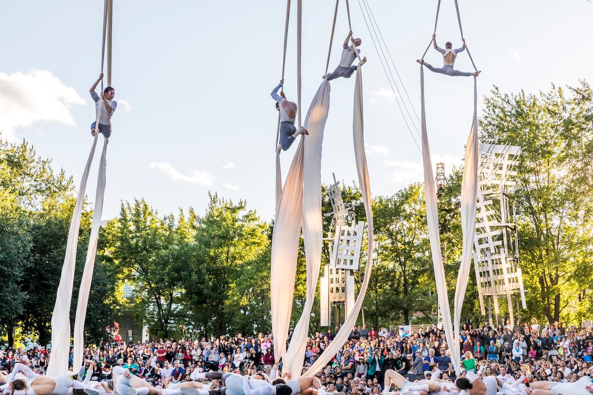 Monmontreal's tweet image. C’est le mois de juillet et l’été bat son plein à Montréal. La ville regorge d’activités pour savourer chaque instant de la saison estivale ☀️
Voici tout ce qu’il y aura à faire au cours du mois, mtl.org/fr/experience/…
📷 @evablue Tyrolienne MTL, J.Alvoeiro