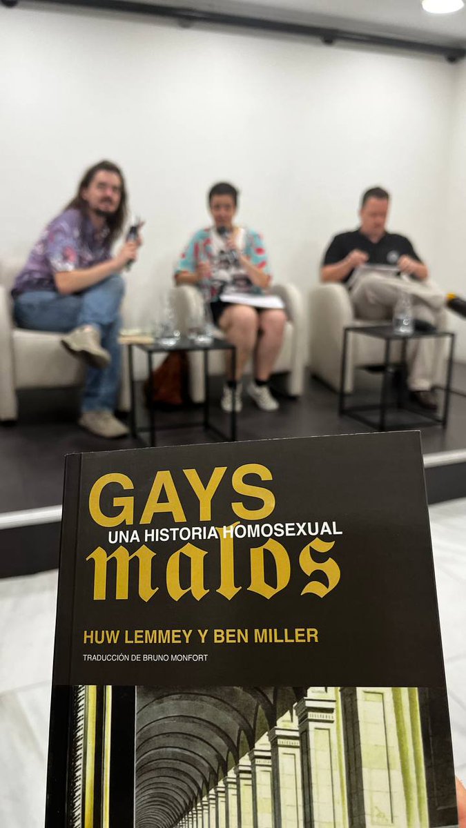 🫀 Gracias a todes por pasaros por el <a href="/cbamadrid/">Círculo de Bellas Artes - Casa Europa</a> a escuchar a <a href="/PutoMikel/">PutoMikel</a>, Lara Alonso y Huw Lemmey (<a href="/badgayspod/">Bad Gays</a>) conversar sobre 'Gays malos'. versolibros.com/products/gays-…