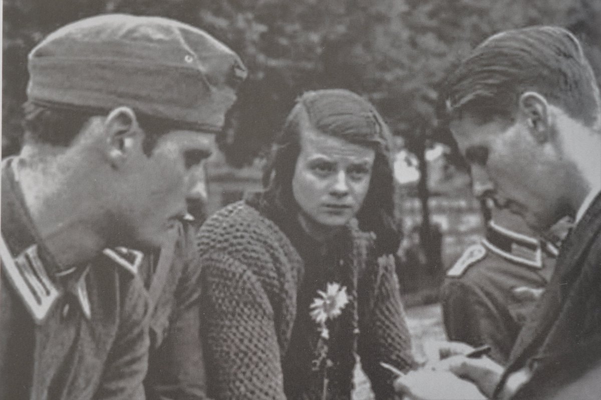 gregjlewis's tweet image. Anti-Nazis were often accused of being "Communists" in Nazi courts. Some were; many were not.
They used it as a smear against Hans Scholl, who led the White Rose movement with his sister, Sophie.
"I am not a Communist; I am a German," he said.
