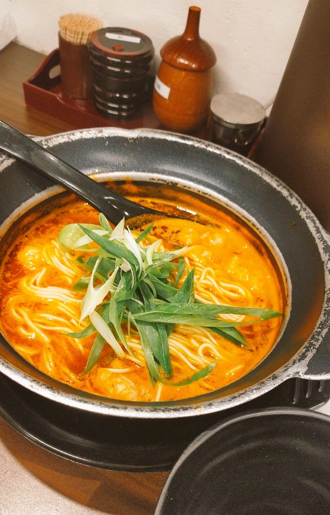 CoCoaco_oto's tweet photo. 昨日のお仕事終わりにももちゃん(@CoCoaco__momo)と🥳

ここのホルモンラーメン美味しいんよね〜🥰 https://t.co/JFDsw8QPkq