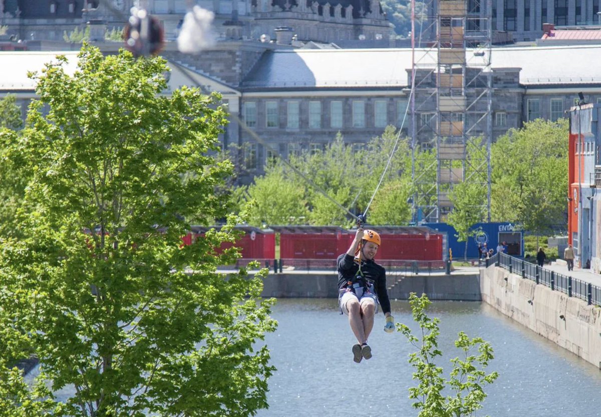 Monmontreal's tweet image. C’est le mois de juillet et l’été bat son plein à Montréal. La ville regorge d’activités pour savourer chaque instant de la saison estivale ☀️
Voici tout ce qu’il y aura à faire au cours du mois, mtl.org/fr/experience/…
📷 @evablue Tyrolienne MTL, J.Alvoeiro