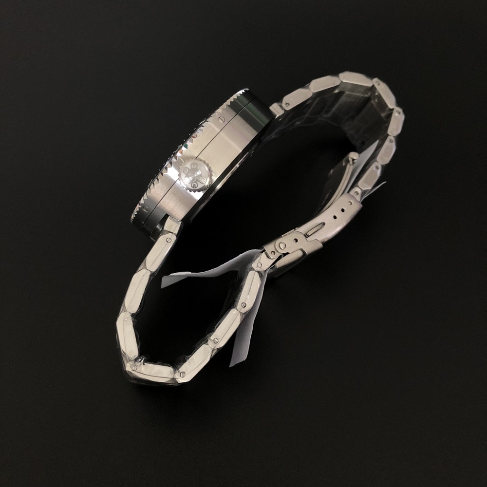 UnicunShop's tweet photo. Ready to dive into style? 🌊 This waterproof mechanical watch goes from boardroom to deep sea (seriously, it's rated for 500 meters!). 😎 Check it out! https://t.co/QE3iJSn7ka ⌚️ #waterproofwatch #mechanicalwatch #divingwatch #style https://t.co/EA6RzdPRVr