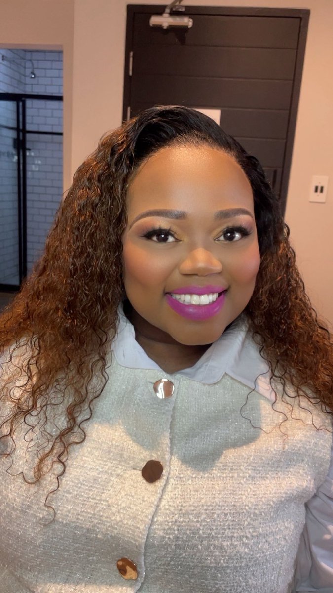 VollashA's tweet photo. Durban July Full Glam Makeup &amp; Wig Install📍Umhlanga reliable hotel call out📱0736742638 call/whatsapp #durbanjulymakeupartist #durbanjulyweekend #marvelsofmzansi #hollywoodbetsdurbanjuly #travelingmakeupartist #Durban #glammakeup #wiginstall #styling #fypviraltwitter #fypシ https://t.co/52hsf2FeG1