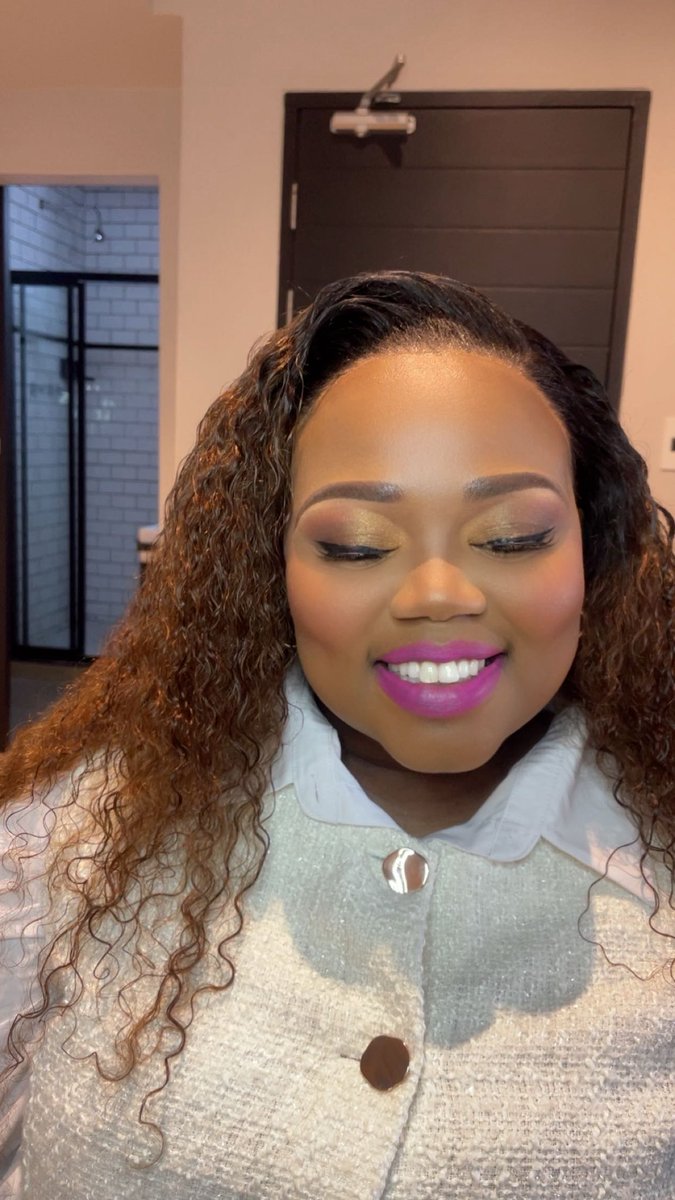 VollashA's tweet photo. Durban July Full Glam Makeup &amp; Wig Install📍Umhlanga reliable hotel call out📱0736742638 call/whatsapp #durbanjulymakeupartist #durbanjulyweekend #marvelsofmzansi #hollywoodbetsdurbanjuly #travelingmakeupartist #Durban #glammakeup #wiginstall #styling #fypviraltwitter #fypシ https://t.co/52hsf2FeG1