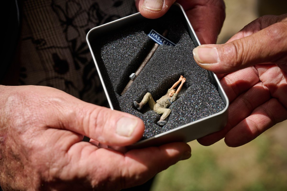 AmyvanSon's tweet image. Als het oude in het klein tot leven komt! Gelukt!
Niet alleen kwam Henk Haasjes helemaal van down under naar de 🇳🇱 #Veteranendag hij werd ook vereeuwigd in het diorama van @Rianne079 en een mooi zakcentje van #veteranen en #burgers voor zijn verblijf hier! unifildiorama.com