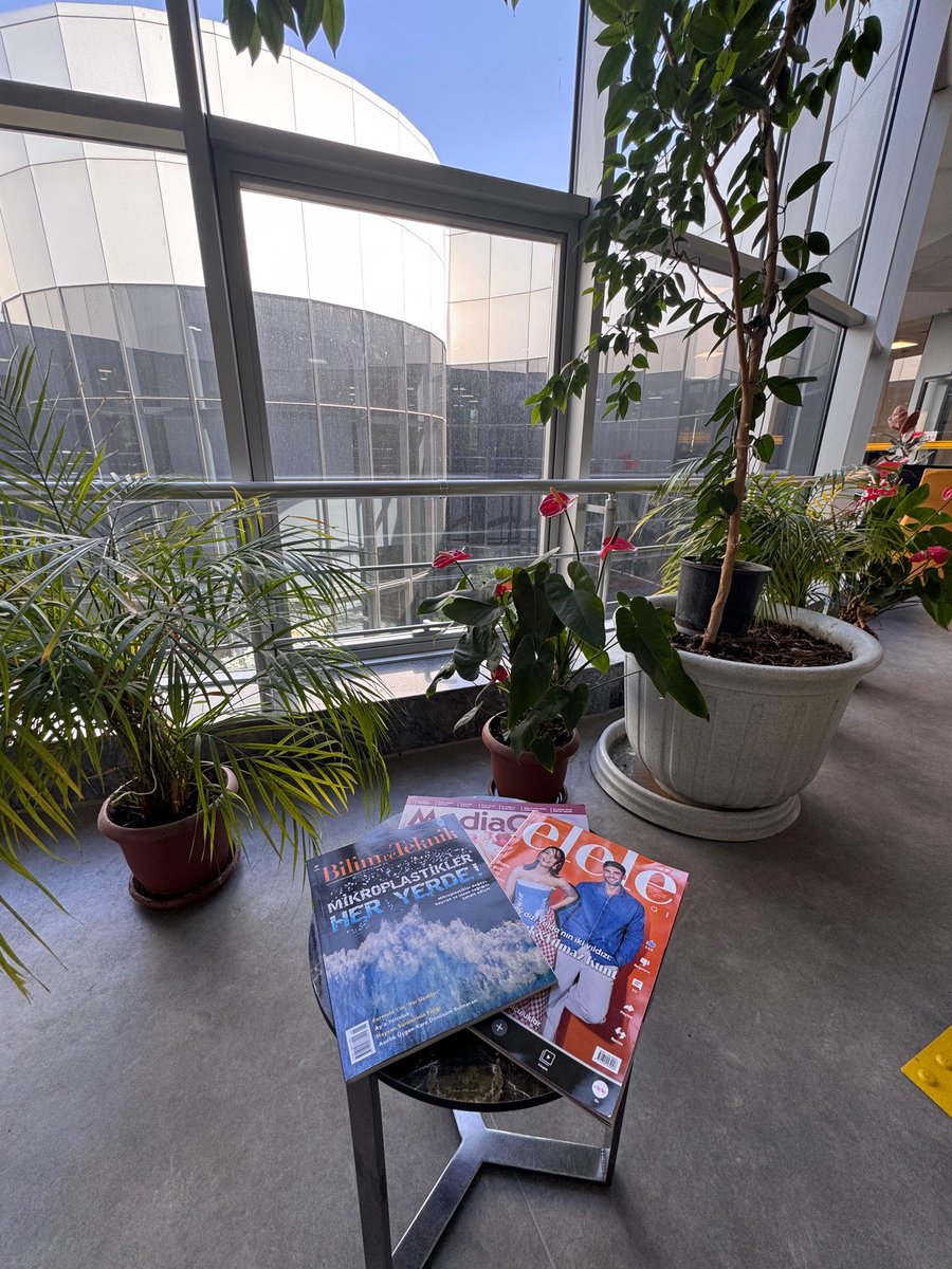 🛑 Popüler dergilerin yeni sayıları Ana Bina 2. Kat Süreli yayınlar birimi sergi rafında sizleri bekliyor.