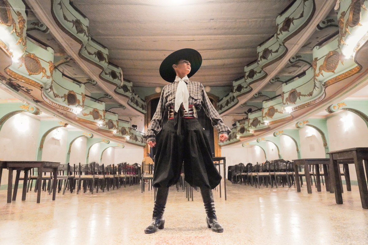 ENTORNO TEATRAL / THEATRICAL ENVIRONMENT. Teatro Verdi. La Boca. Buenos Aires, Argentina.