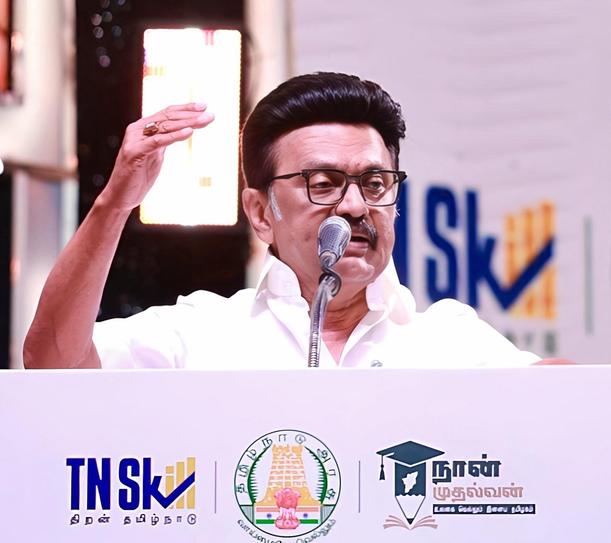 Udhaystalin's tweet photo. மாண்புமிகு முதலமைச்சர் @mkstalin அவர்களின் கனவுத்திட்டமான ‘#நான்_முதல்வன்’ திட்டத்தின் அடுத்தகட்ட பாய்ச்சலாக ‘#வெற்றி_நிச்சயம்’ எனும் முக்கியமான முன்னெடுப்பை நம் முதலமைச்சர் அவர்கள் நேரு உள் விளையாட்டு அரங்கில் இன்று தொடங்கி வைத்த நிகழ்வில் பங்கேற்றோம்.

முதற்கட்டமாக ஆண்டுக்கு 75 ஆயிரம் இளைஞர்களுக்கு அரசு செலவில், தொழில் நிறுவனங்கள் - திறன் பயிற்சி நிறுவனங்கள் மூ���ம் திறன் பயிற்சி வழங்குவதற்காக தொடங்கப்பட்டுள்ள இந்தத் திட்டம் பல ஆயிரம் குடும்பங்களின் வாழ்வில் ஒளியேற்றப் போவதில் மகிழ்கிறோம்.

மேலும், இந்த சிறப்புக்குரிய விழாவில், நான் முதல்வன் வேலைவாய்ப்பு முகாம் மூலம் தேர்வு செய்யப்பட்ட இளைஞர்களுக்கு பணி நியமன கடிதங்களை நம் முதலமைச்சர் அவர்கள் வழங்கினார்கள்.

நான் முதல்வன் திட்டத்தின் வாயிலாக வேலைவாய்ப்பு வழங்குகிற நிறுவனங்களி���் அதிகாரிகளை நம் முதலமைச்சர் அவர்கள் கவுரவித்த போது நாம் உடனிருந்து அவர்களை வாழ்த்தினோம்.

‘வெற்றி நிச்சயம்’ திட்டம் வெல்லட்டும் - தமிழ்நாட்டு இளைஞர்கள் வாழ்வு ஒளிரட்டும்! 
@PKSekarbabu