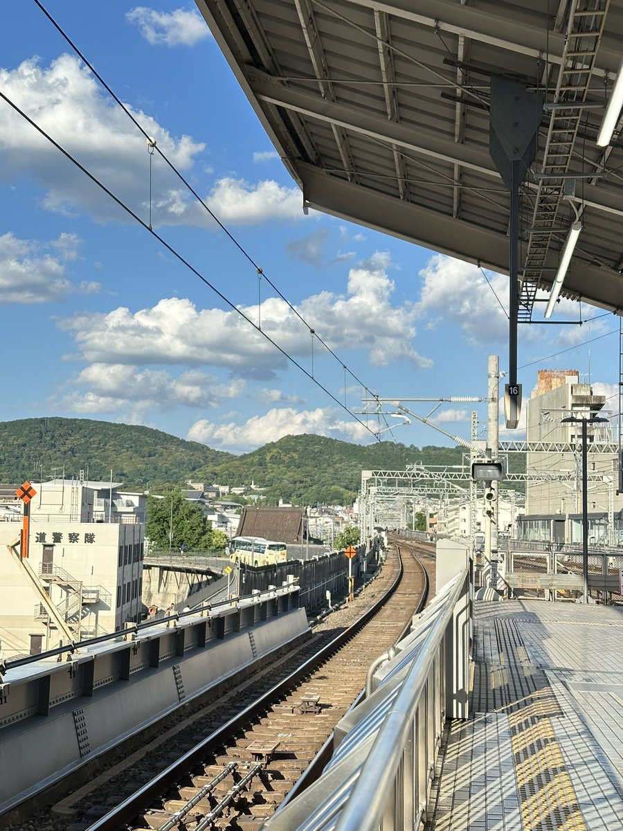 TONYUMITONY's tweet photo. From Kyoto station to go home
#shinkansen #bullettrain #Japan https://t.co/BYwxtvn1nN