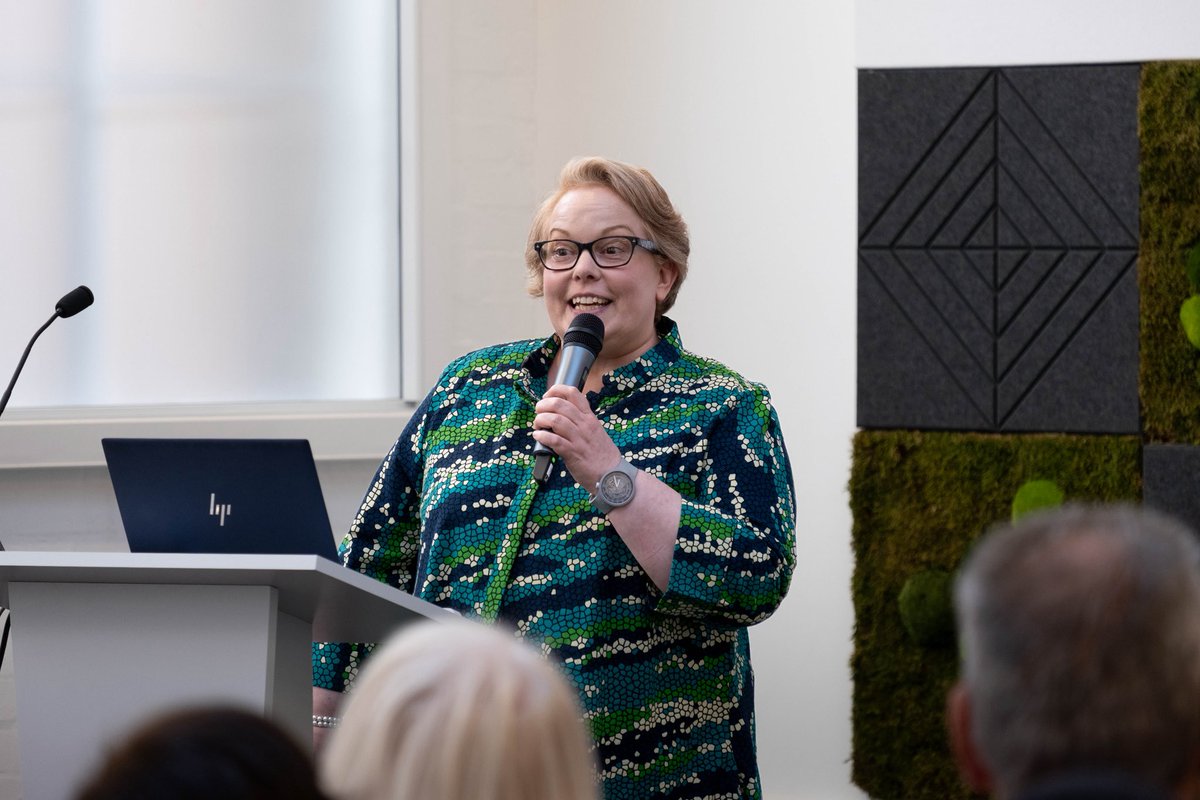 Desk2Educate tweet media