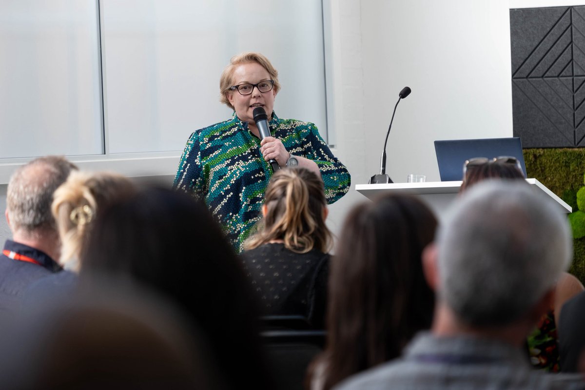 Desk2Educate tweet media