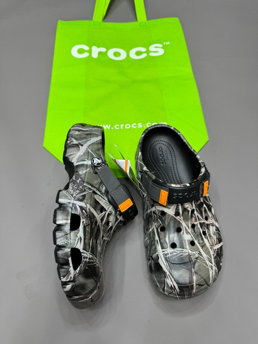 Price-N28,000… SIZES:39-43
…NOTE:_ BOXES AND CHARMS ARE SOLD SEPARATELY