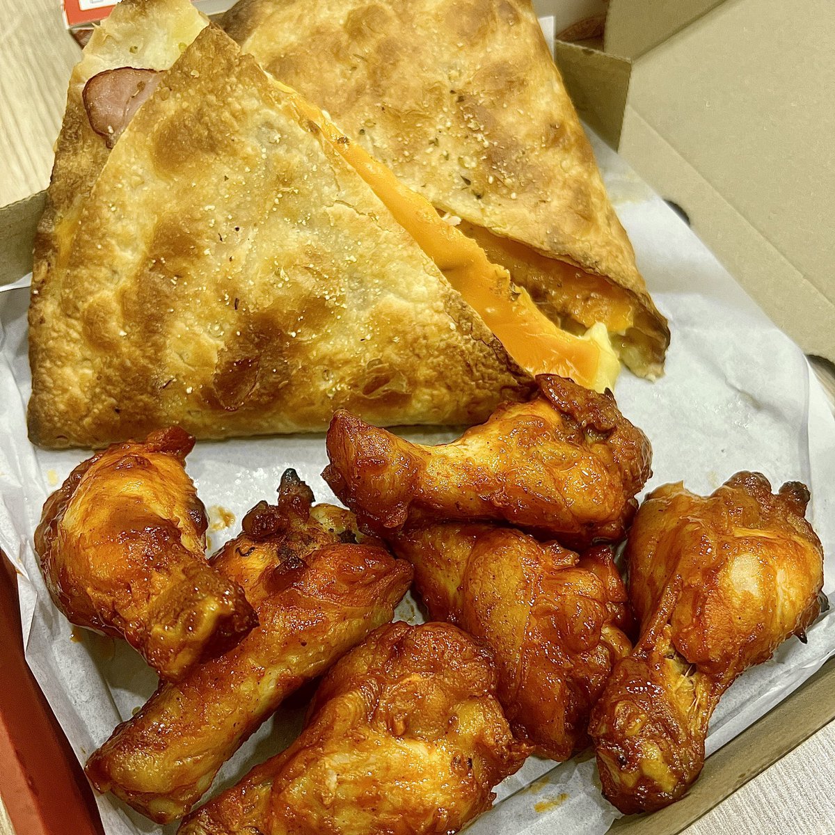 ไก่นิวออลีน ของ pizza hut ใน grabfood ใส่โค้ดแล้วเหลือแค่ 39! โค้ด MEGA น้า ตัวพิซซ่าก็เหลือแค่ 129 โปรถึงแค่ 8 กคนี้เท่านั้นนะทุกคน รีบไปกดสั่งงง