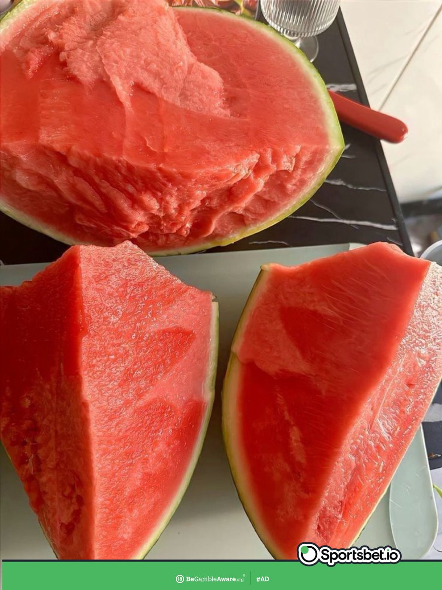 Bigyemm's tweet photo. Why is this watermelon seedless? https://t.co/2fE9PbHKic