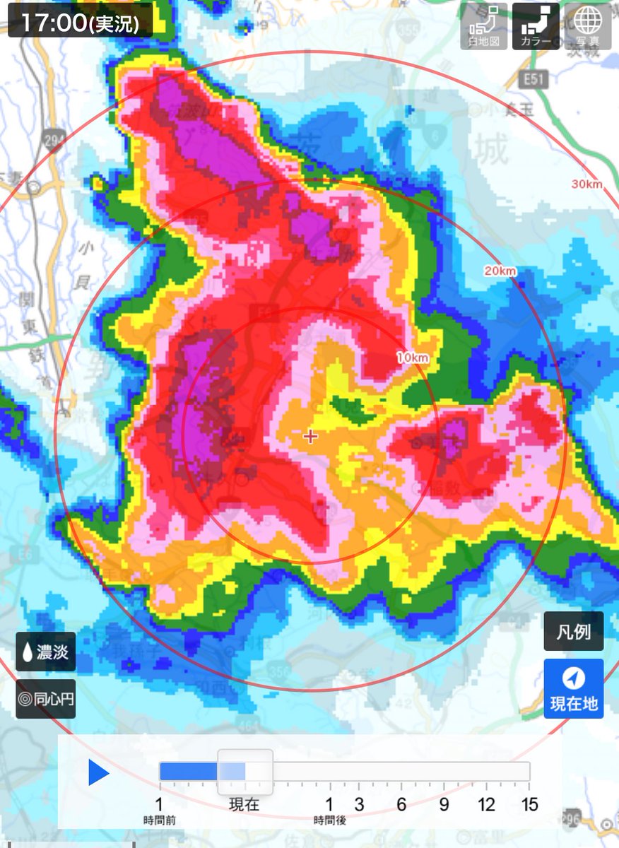 雨と雷すごい⚡️☔️