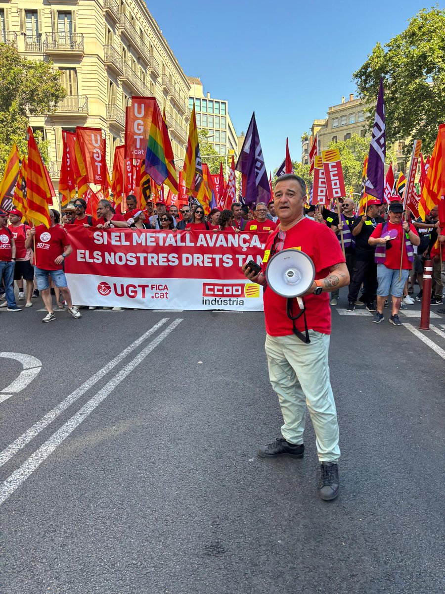 ⚙️ El metall de Barcelona clama per un conveni digne! 

Estem concentrats a Urquinaona per baixar fins a Foment del Treball. Farem que la patronal escolti les nostres reivindicacions!

#MetallEnLluita