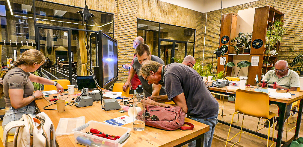 Twee interessante vrijwilligersvacatures binnen ons project Meet Je Stad! bsky.app/profile/milieu… #vacature #vrijwilligerswerk <a href="/vcutrecht/">VC Utrecht</a> #Utrecht