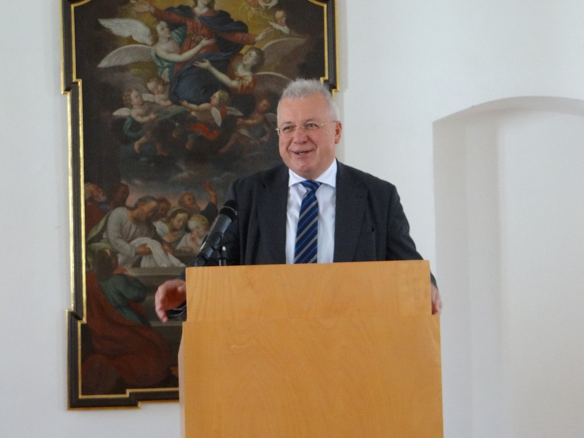 Markus Ferber (@markusferber) on Twitter photo Anlässlich des 80. Jahrestags zum Ende des zweiten Weltkriegs hat die Stiftung Europäische Kulturtage Ottobeuren einen Festakt mit EU-Kommissar <a href="/magnusbrunner/">Magnus Brunner</a> zelebriert. Frieden ist keine Selbstverständlichkeit. Wir tragen die Verantwortung für ein zukunftsfähiges Europa. Anlässlich des 80. Jahrestags zum Ende des zweiten Weltkriegs hat die Stiftung Europäische Kulturtage Ottobeuren einen Festakt mit EU-Kommissar <a href="/magnusbrunner/">Magnus Brunner</a> zelebriert. Frieden ist keine Selbstverständlichkeit. Wir tragen die Verantwortung für ein zukunftsfähiges Europa.
