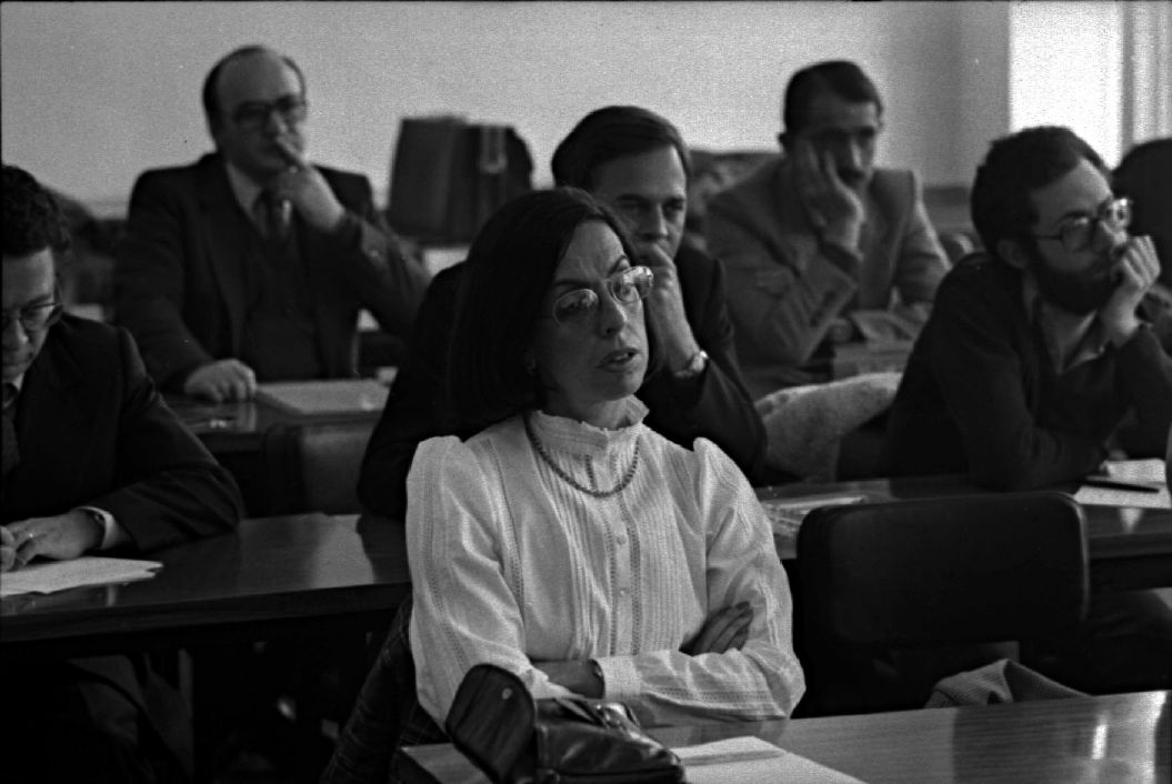 fcomunav's tweet image. Ha fallecido Rosa Echeverría, alumni de Fcom, donde realizó su doctorado y fue profesora durante un tiempo. Más adelante desarrolló una amplia trayectoria como periodista.
Desde la Facultad nos unimos al dolor de su familia y amigos, y rogamos una oración por su alma. DEP