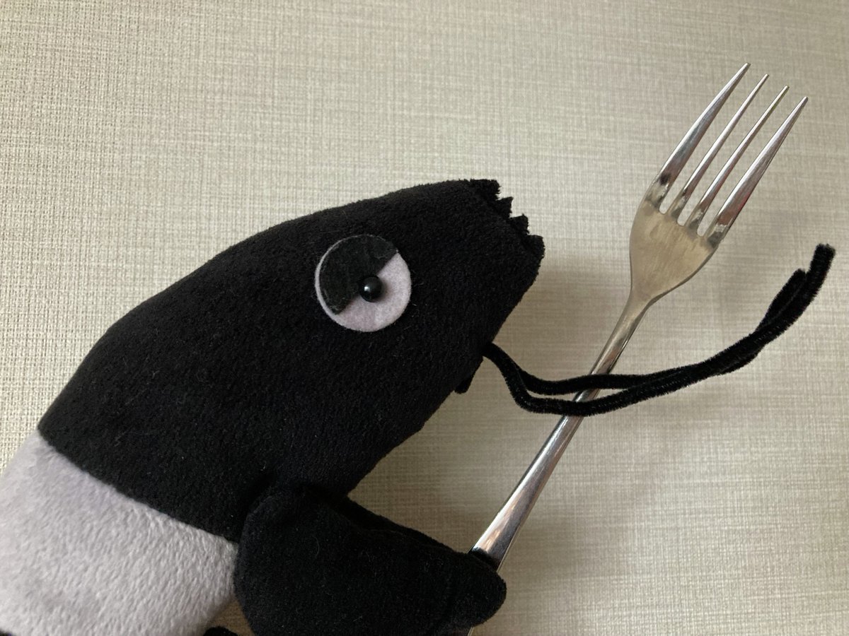 17時過ぎました、本日もお疲れさまでした！

わたし：今日も暑かったー
黒エビ：今夜は何食べる？
わたし：（…フリ？）

#中の人と黒エビと