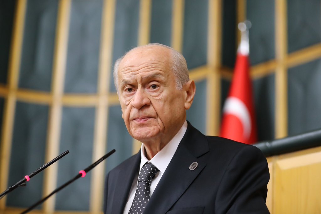Yabancı benzerlerini aratmayacak ilkellikte yayın yapan sözde bir mizah dergisinde Efendimiz Resulullah’a yapılan iğrenç saldırıyı nefretle lanetliyor, İslamofobi tehdidinin ülke içine kadar sızmasına karşı siyasi, stratejik ve hukuki bir eylem planı hazırlanmasını önemli