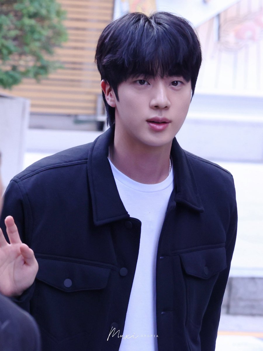 JinBase_'s tweet photo. Jin at alo seoul store! So handsome! Ganteng sekali🫶🥰 

JIN AT ALO SEOUL
#JinxAloSeoul https://t.co/EgU2nkb9we