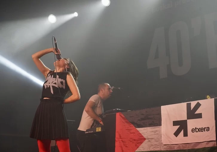 40 Minutu Rock jaialdiko materiala lapurtu dutela salatu dute antolatzaileek naiz.eus/eu/info/notici… <a href="/naiz_info/">naiz:</a> #etxera

Gertatutakoa salatzeko, elkarretaratzea deitu dute asteazken honetan, arratsaldeko 19.30ean, Durangoko Landako gunean. Bertaratzeko deia egin dute.