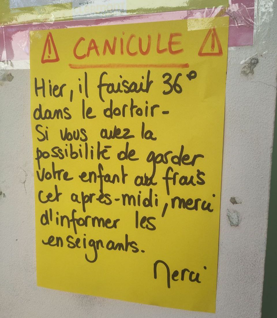 MarianneMaximi's tweet photo. Aujourd’hui de nombreuses écoles sont transformées en bouilloires.

A Clermont-Ferrand, ni l’État ni la municipalité n’ont investi à la hauteur du défi climatique pour adapter les bâtiments scolaires.

Résultat ? Des enfants, personnels et parents à l’abandon face à la canicule. https://t.co/z9pvZXvVlg