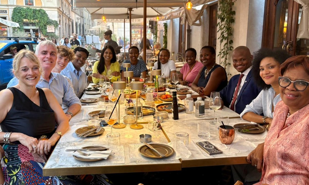 📣🇮🇹🗣️👥🍽️🇧🇼 Botswana’s Minister of Land and Agriculture, Honourable Dr. Edwin G. Dikoloti, met with the Botswana diaspora in Italy during a meet and greet event on 29th June 2025.