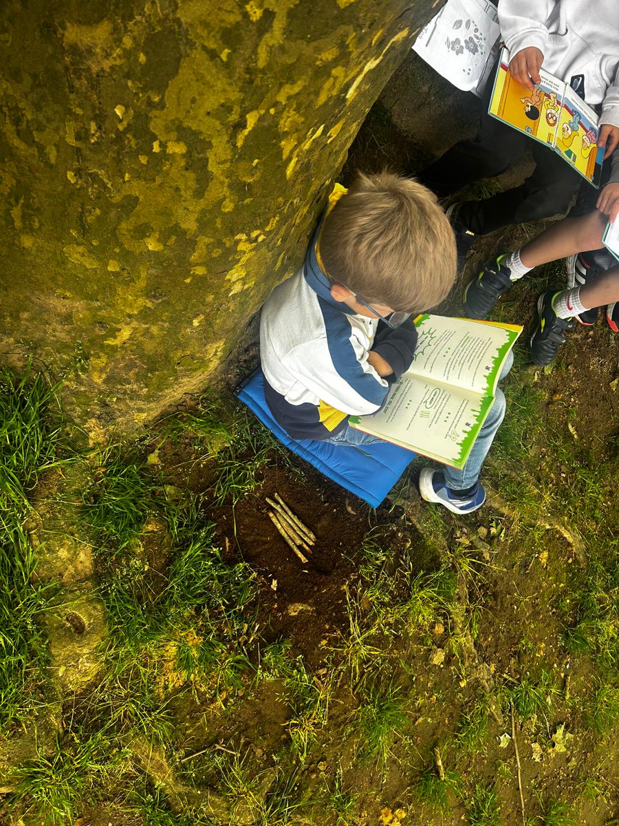Rematado o curso chegan as recomedacións lectoras das bibliotecas escolares de Galicia.
Lecturas que alumean os días de verán.
edu.xunta.gal/biblioteca/blo…
#Lecturasrecomendadas #Fomentodalectura #bescolaresgal #bescolaresgalabertas