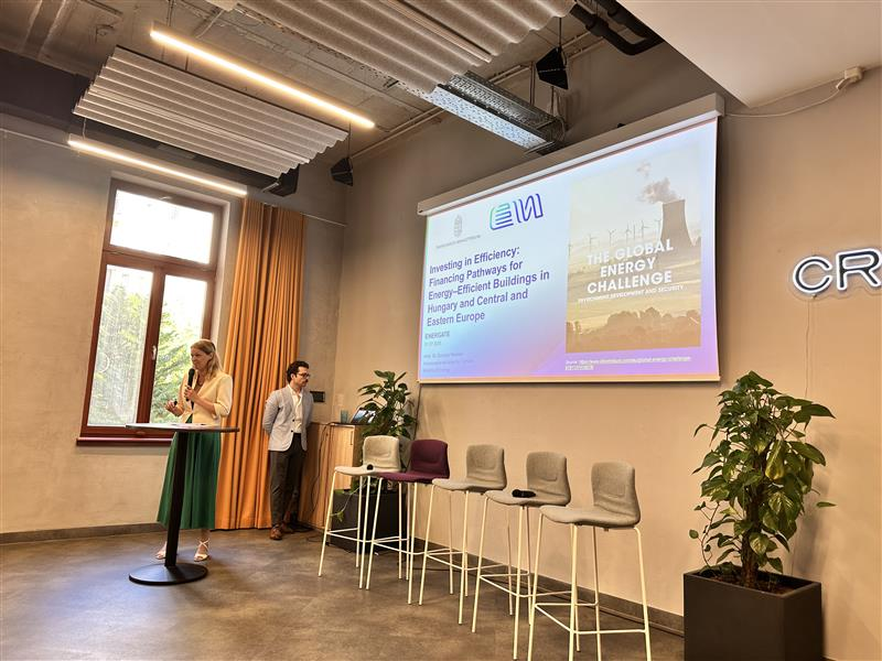 Energate_eu's tweet image. 🚨 We are LIVE!
Join the 4th Regional Training Workshop in Budapest on financing energy-efficient buildings.
You still have time!
Watch online now: lnkd.in/gUYuJjK3
#EnergyEfficiency #GreenFinance #ClimateAction #Budapest
